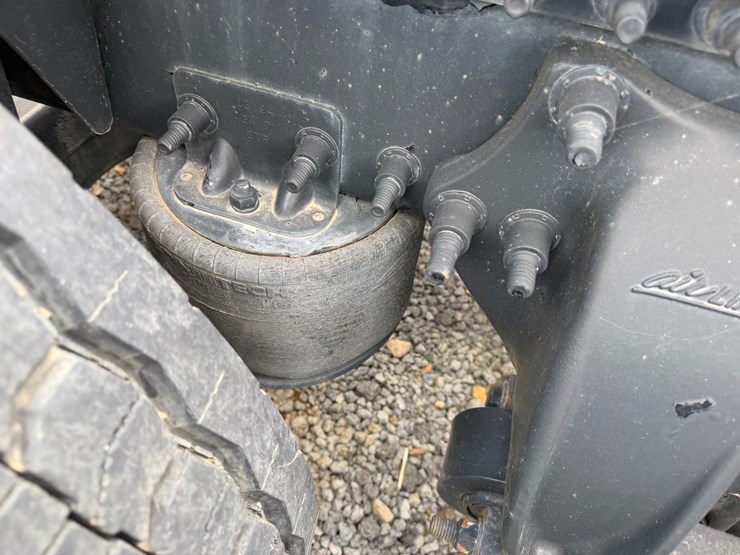 2018-freightliner-122sd-image-18