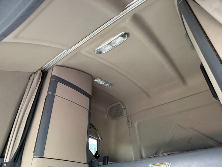 2018-freightliner-122sd-image-82