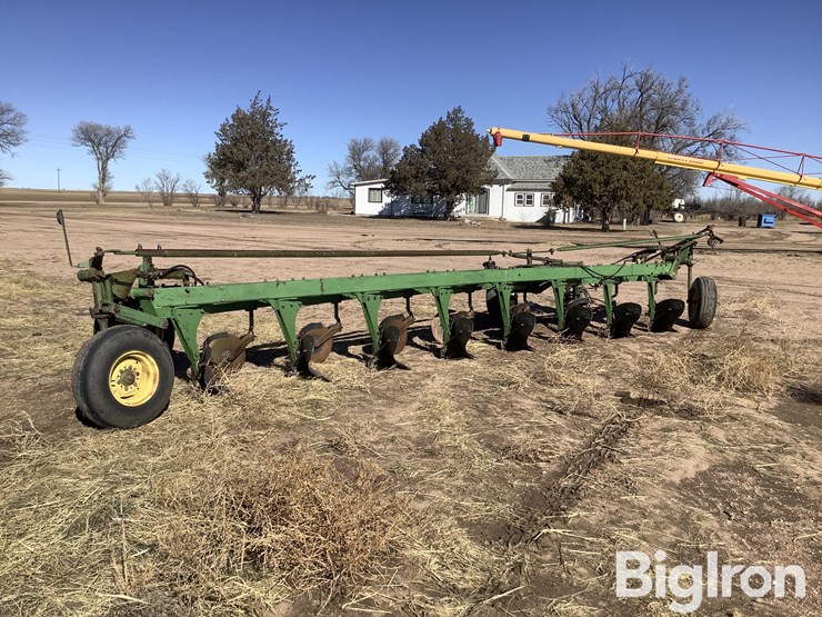 john-deere-8-image-5