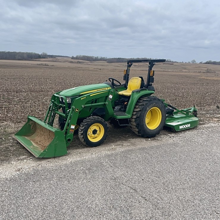 JOHN DEERE 3025E