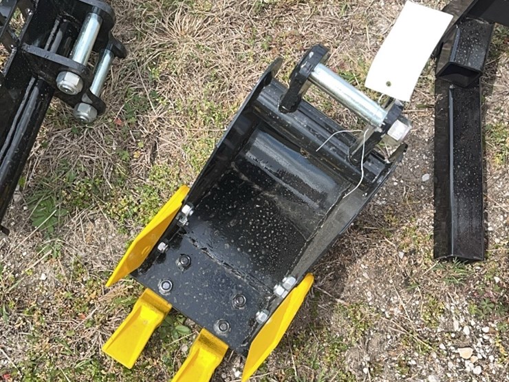 mini-excavator-bucket-image-1