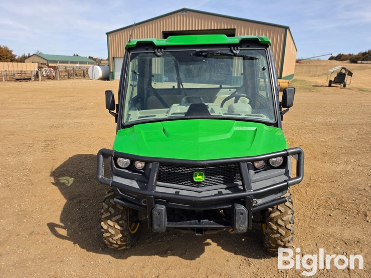 2021-john-deere-gator-image-2