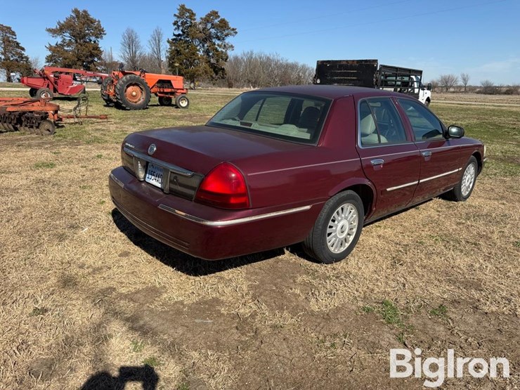 2007-mercury-grand-marquis-ls-4-door-sedan-image-5