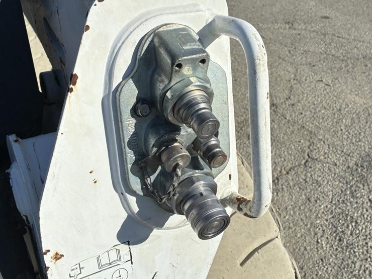 2018-bobcat-s570-image-6