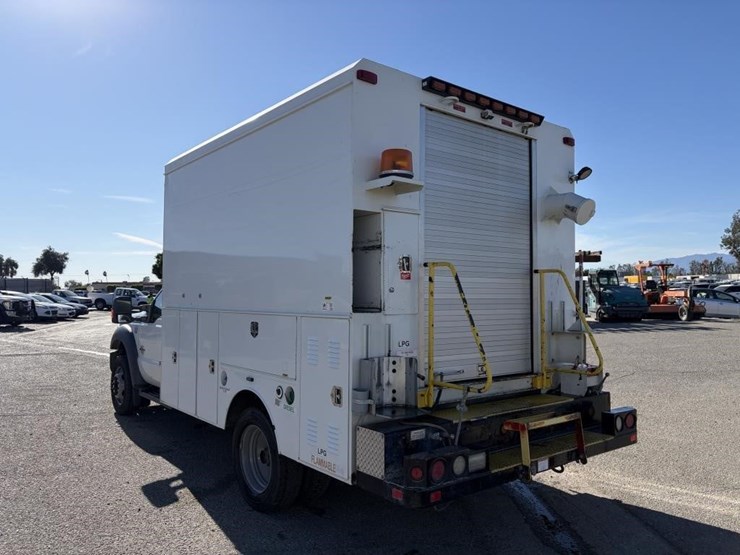 2012-ford-f550-xlt-image-4