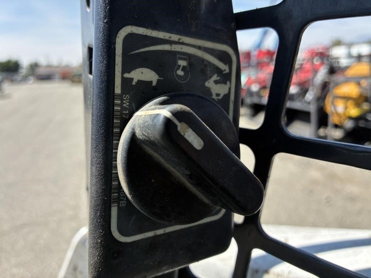 2018-bobcat-s570-image-21