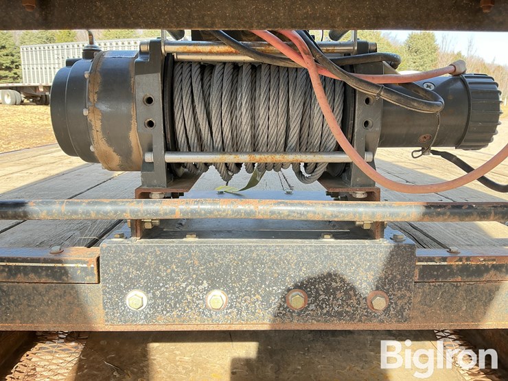 2009-titan-trailer-image-16