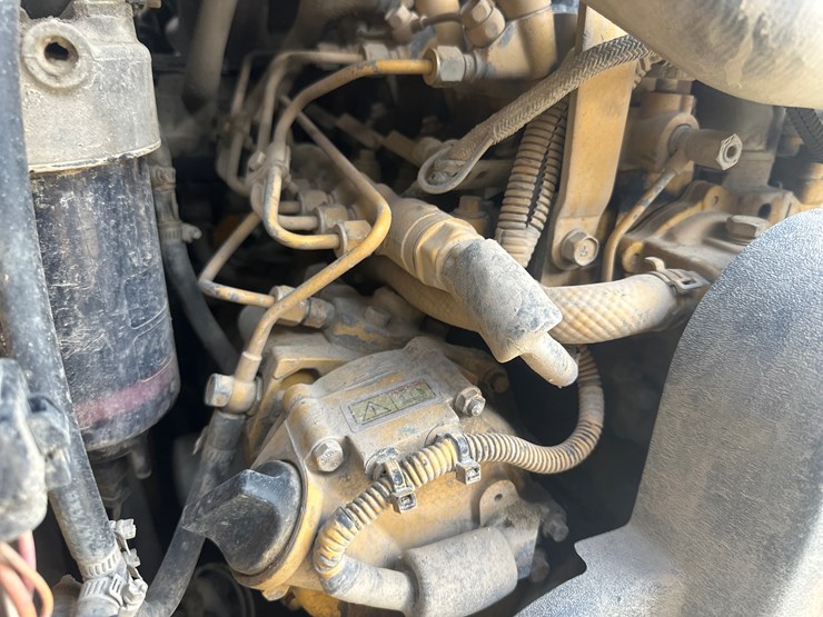 2017-caterpillar-239d-image-44