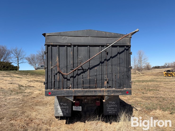 1977-ford-ln900-image-6