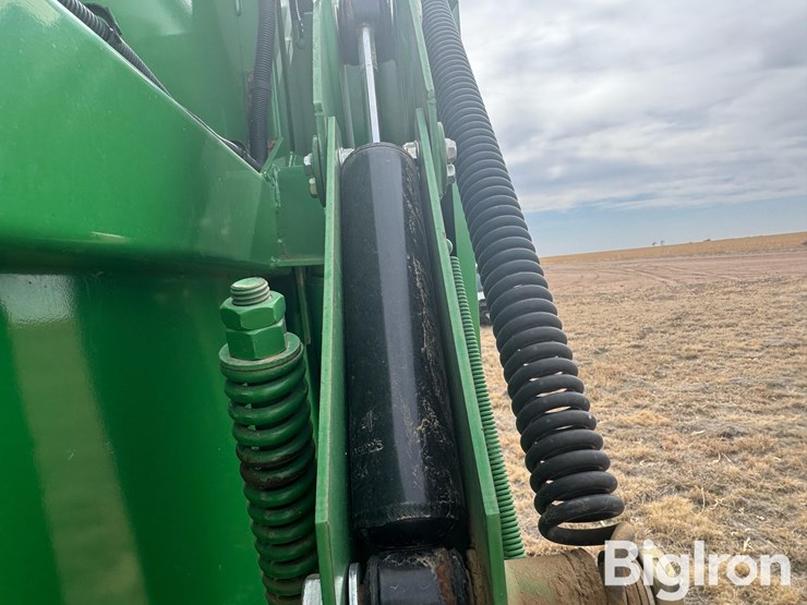 2013-john-deere-569-image-14