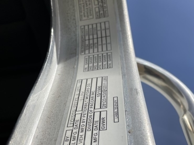 1997-peterbilt-320-image-28