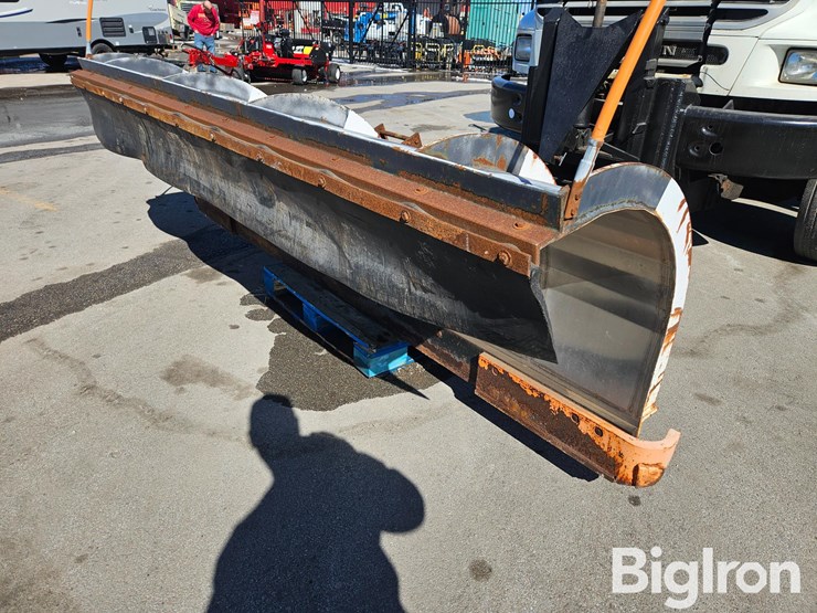 2009-sterling-l9500-image-18