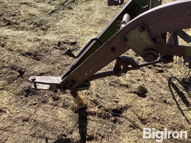 john-deere-lr2-pull-type-side-delivery-rake-image-12