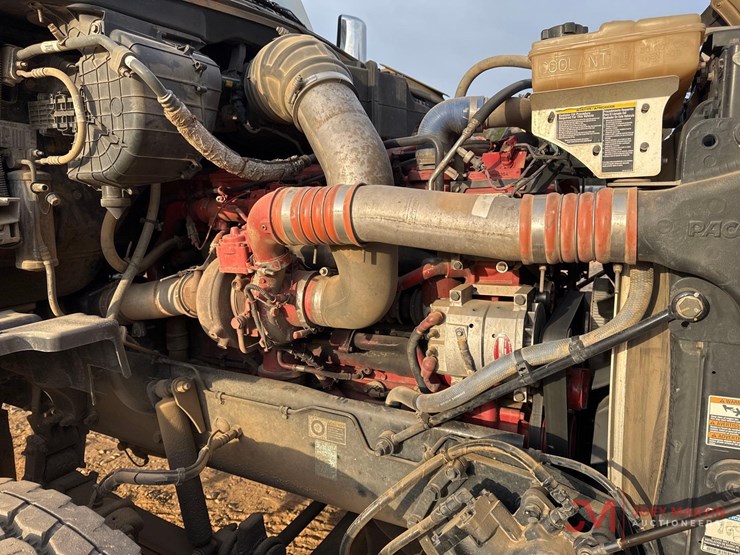 2019-peterbilt-567-image-7