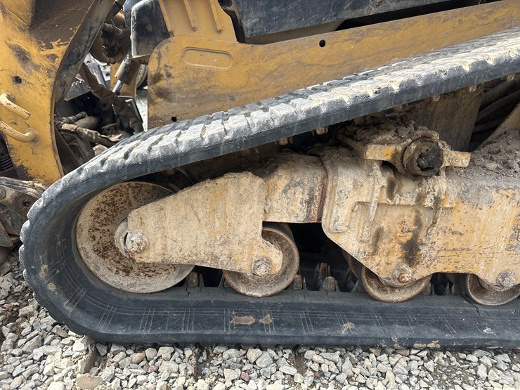 2017-caterpillar-239d-image-50