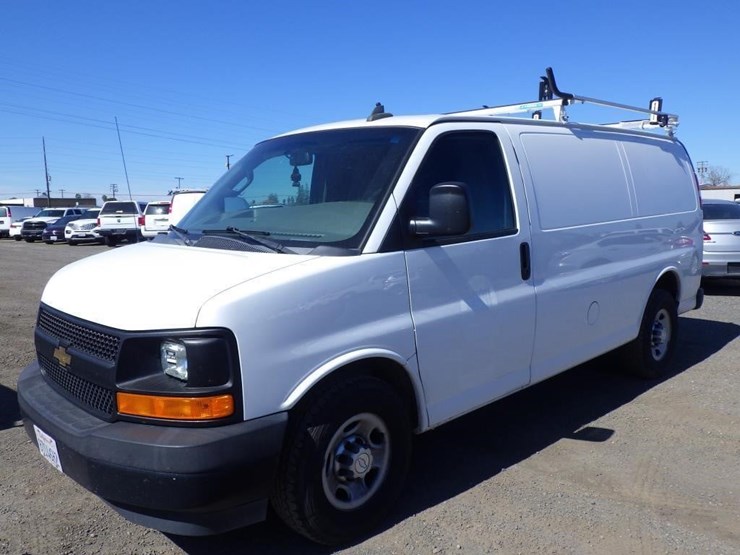 2017-chevrolet-express-2500-image-1