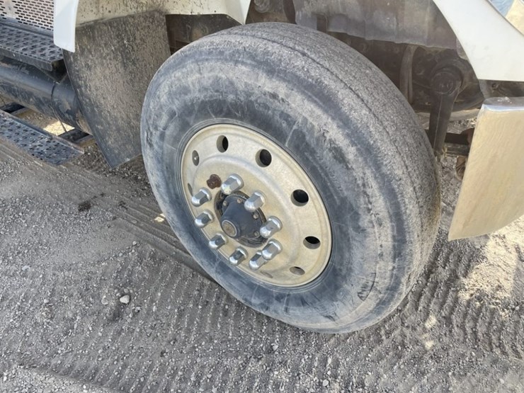 2008-international-7500-t/a-fuel-&-lube-truck-image-11