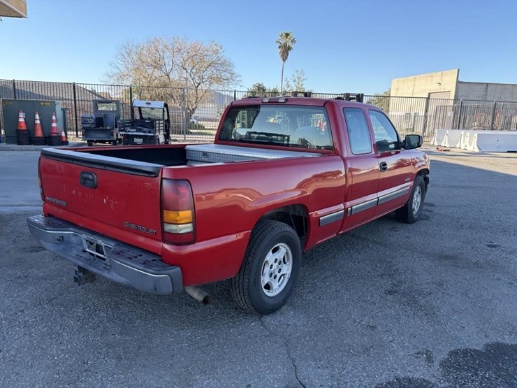 2002-chevrolet-silverado-1500-ls-image-3