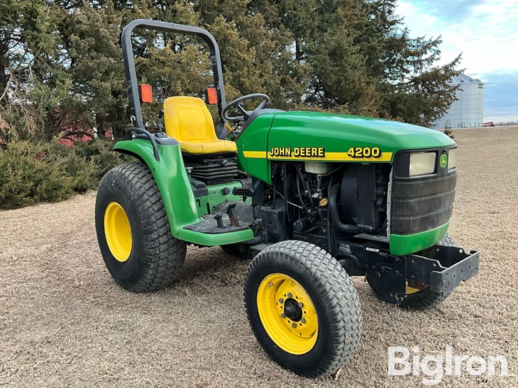 1998-john-deere-4200-image-3