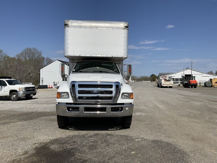 2015-ford-f650-xlt-image-2