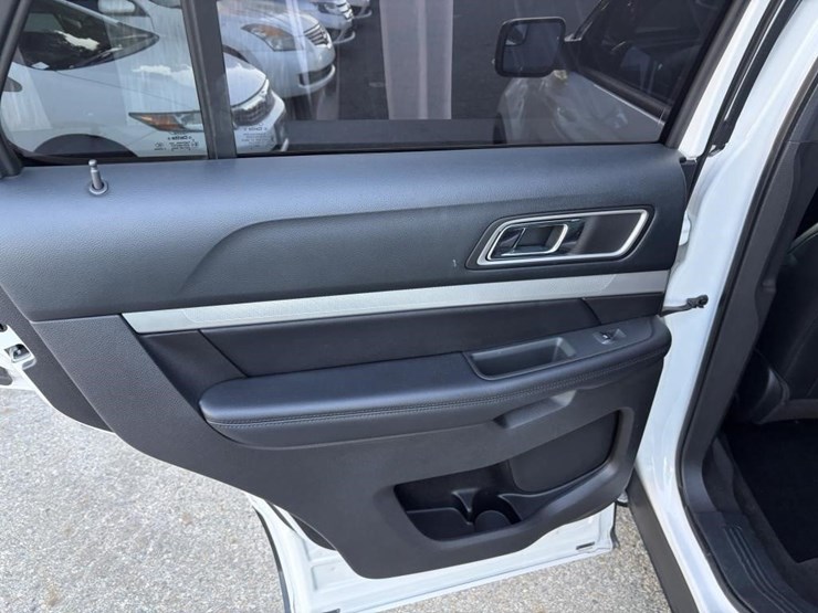 2016-ford-explorer-xlt-image-18