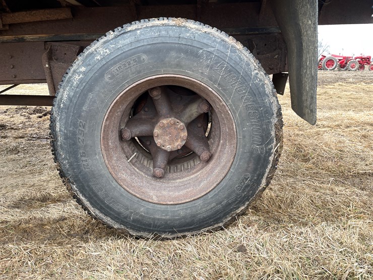 #113-•-1982-international-1754-single-axle-grain-truck-(has-wi-title)-image-74