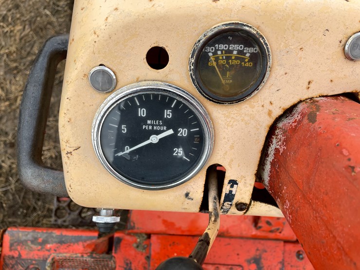 #105-•-case-1030-comfort-king-diesel-tractor-with-duals-image-32