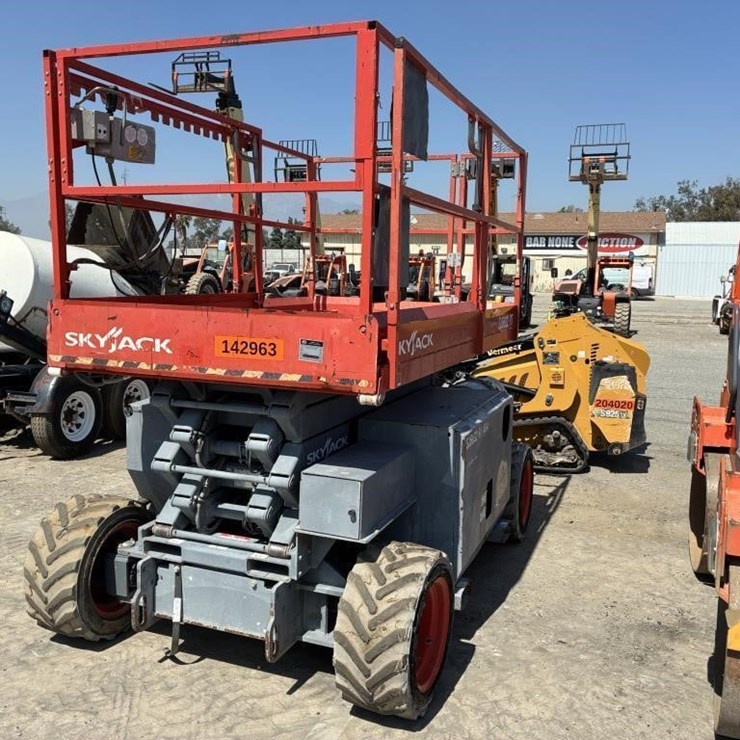 2014 SKYJACK SJ6832RT