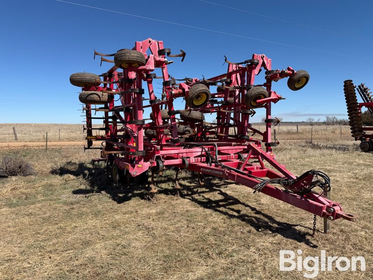 2012-sunflower-5055-field-cultivator-image-3