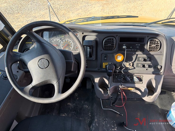 2008-thomas-saf-t-liner-c2-image-15