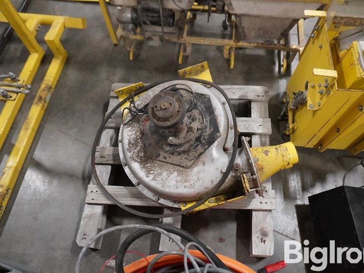 new-holland-tr88-image-14