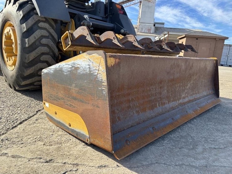 2018-deere-210lep-image-17