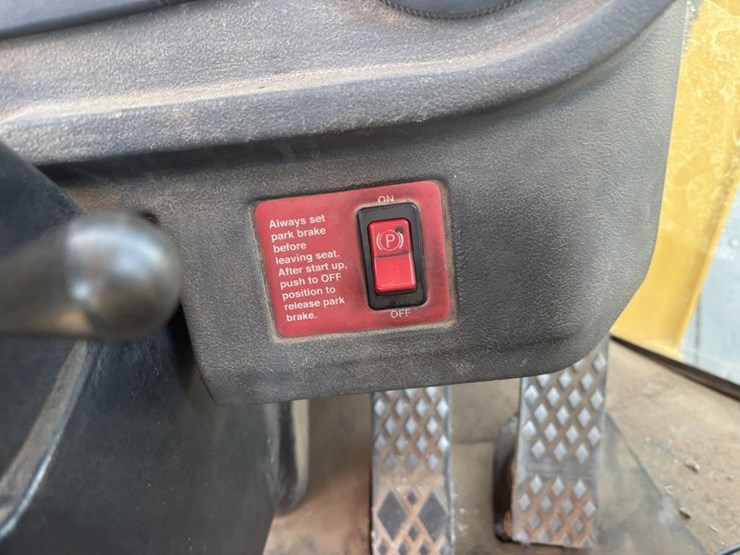 2005-deere-624j-image-36