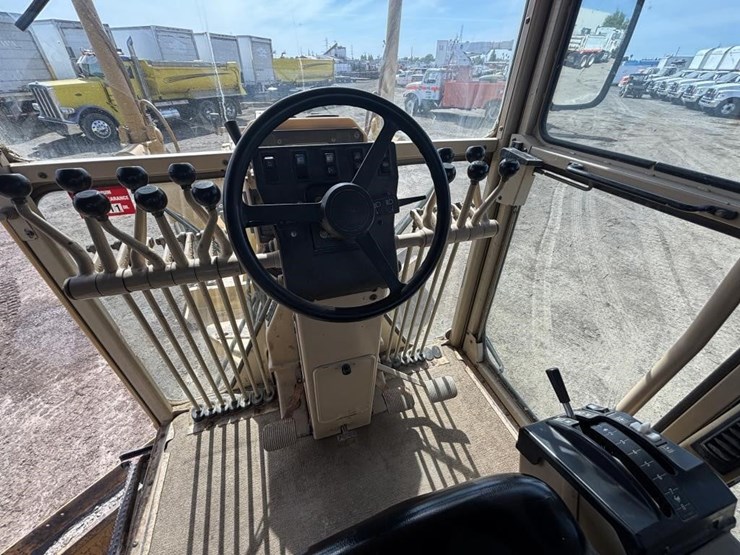 2006-caterpillar-143h-image-44