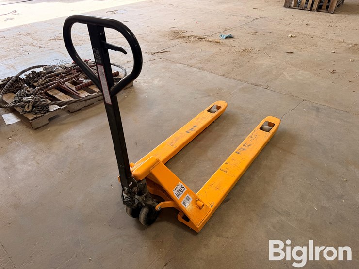 4400-lb.-capacity-pallet-jack-image-3