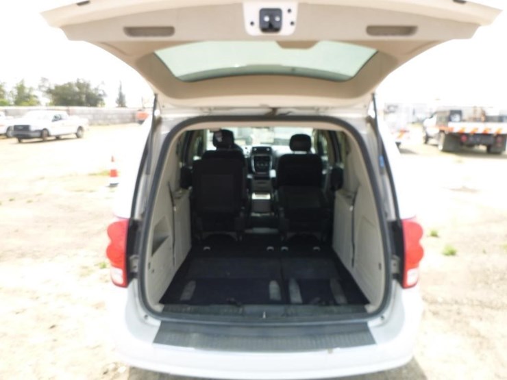 2014-dodge-grand-caravan-image-27