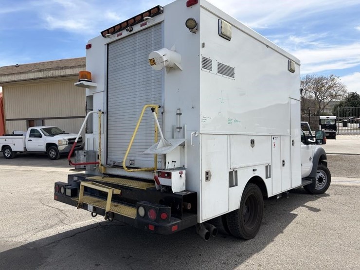 2012-ford-f550-image-3