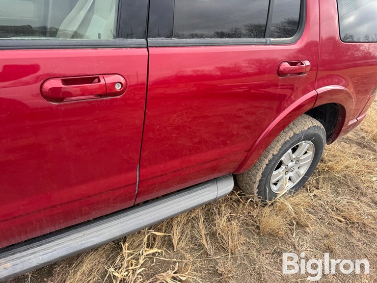 2010-ford-explorer-xlt-image-19