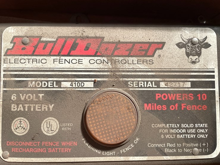 #2545-•-(2)-electric-fencers-image-6