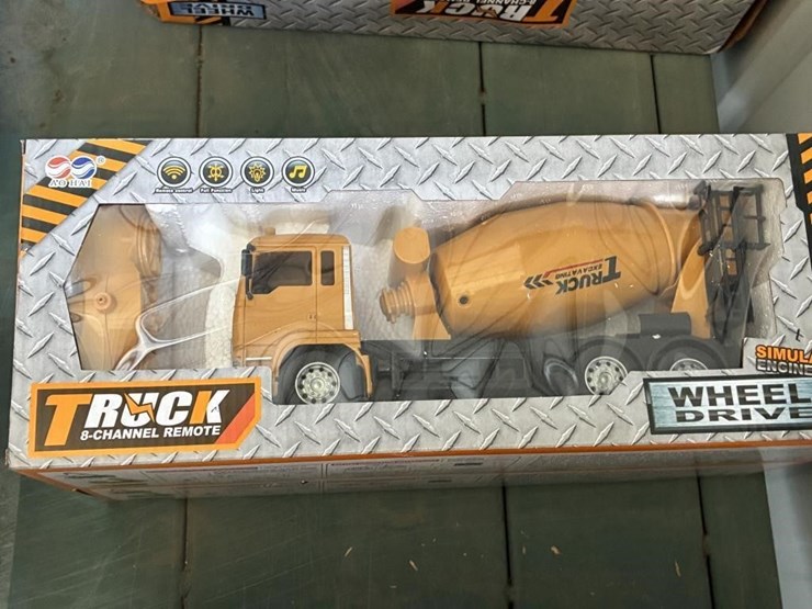 sklp-mixer-truck-toy-image-1
