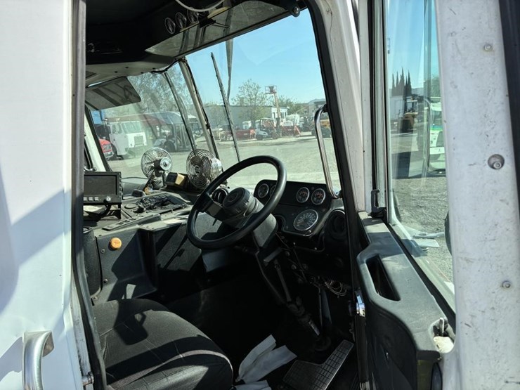 2010-autocar-xpeditor-image-9