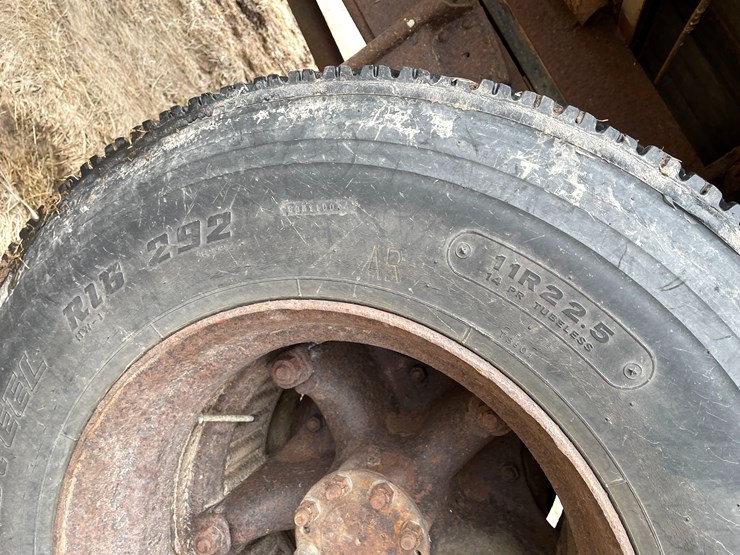 #113-•-1982-international-1754-single-axle-grain-truck-(has-wi-title)-image-76