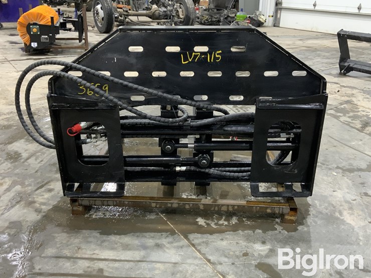 2025-massey-ferguson-730-image-6