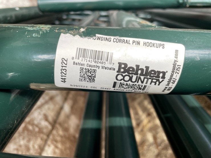 #2355-•-(8)-metal-corral-panels-image-5