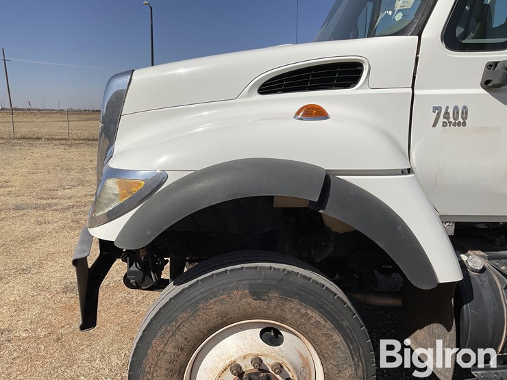 2003-international-7400-image-12