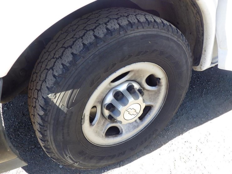 2017-chevrolet-express-2500-image-13