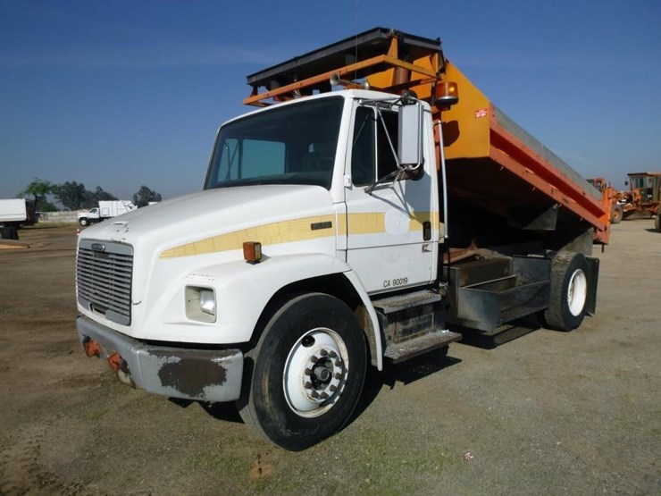 2001-freightliner-fl70-image-2