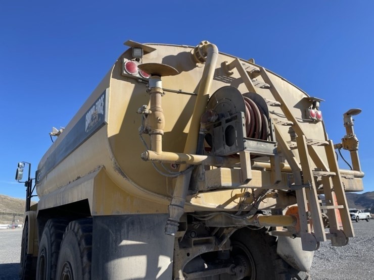 2013-caterpillar-740b-image-18