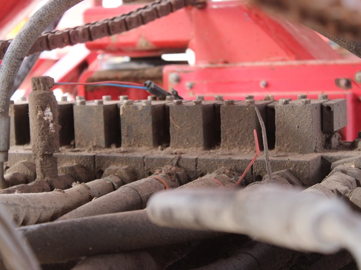 #1064-•-2009-morris-mfg-pro-ag-auto-align-bale-runner-16k-image-52