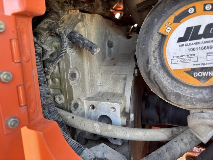 2016-jlg-8042-image-44